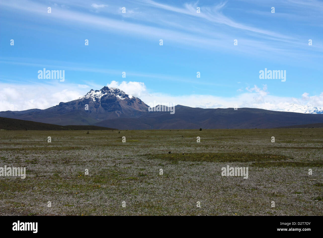 Vulcano Chimborazo con cielo blu chiaro in Ecuador. Foto Stock