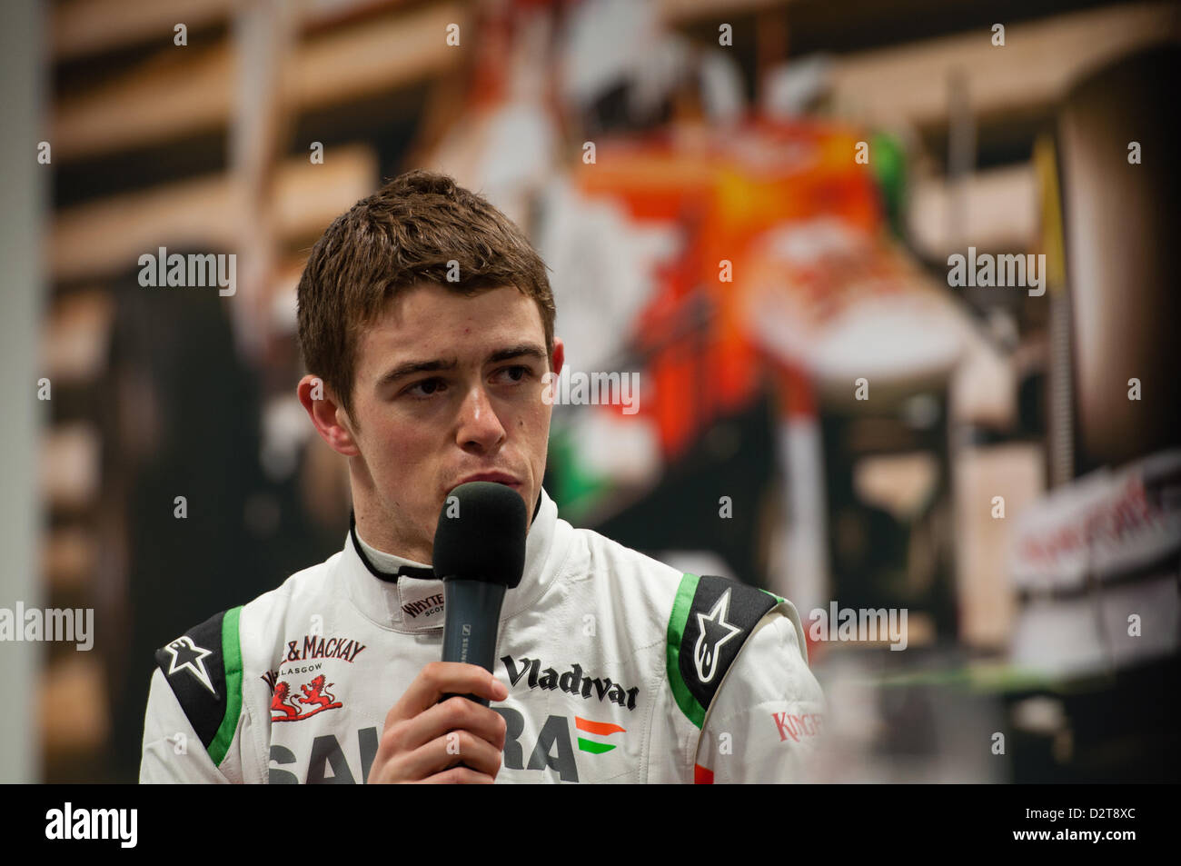 Silverstone, UK. Il 1 febbraio 2013. Paul di Resta (GBR) viene intervistato in occasione del lancio della Force India di nuovo 2013 F1 auto, la VJM06. Credito: Elaine Scott / Alamy Live News Foto Stock