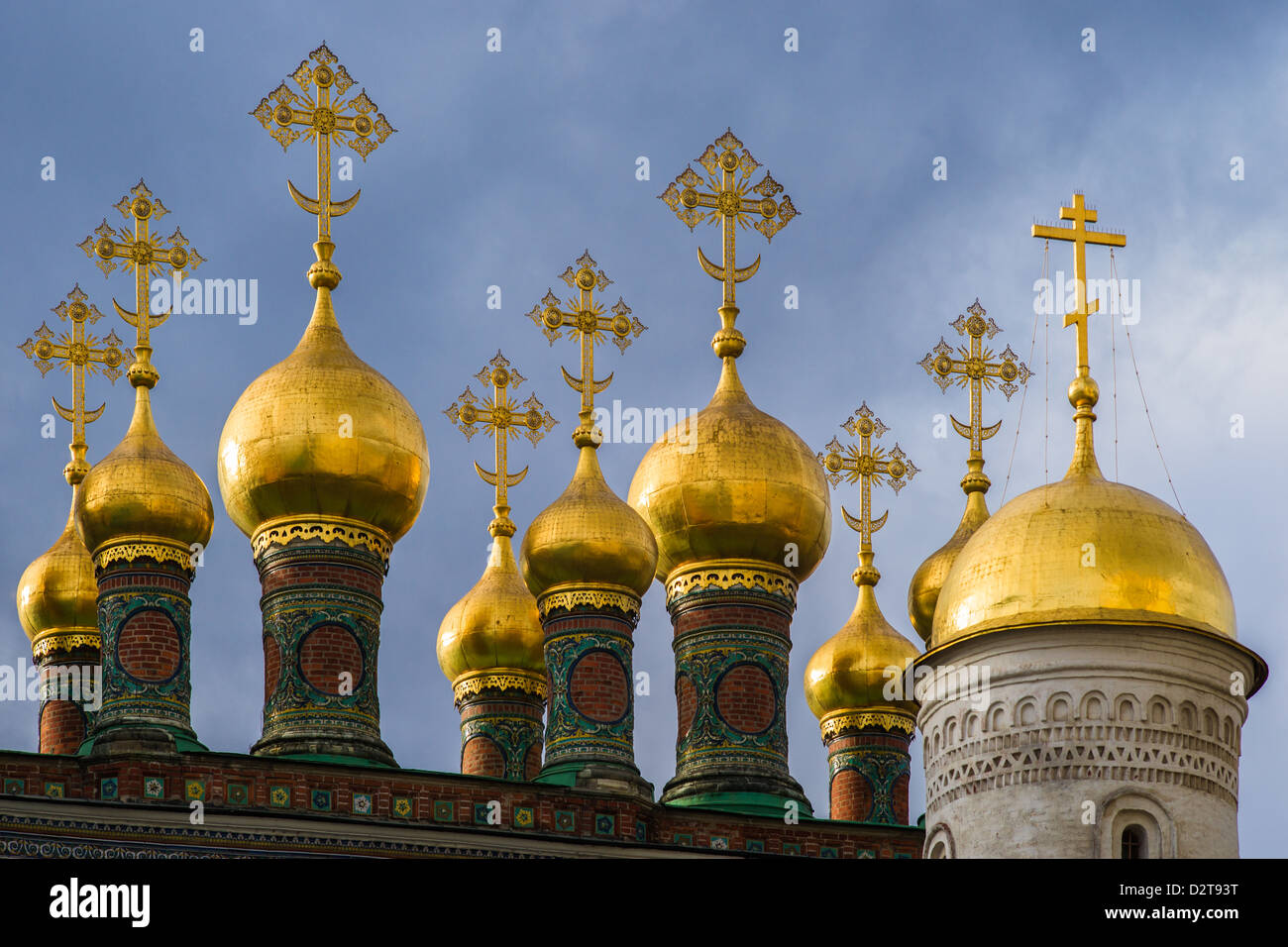 Le cupole della chiesa della Natività del Cremlino di Mosca Foto Stock