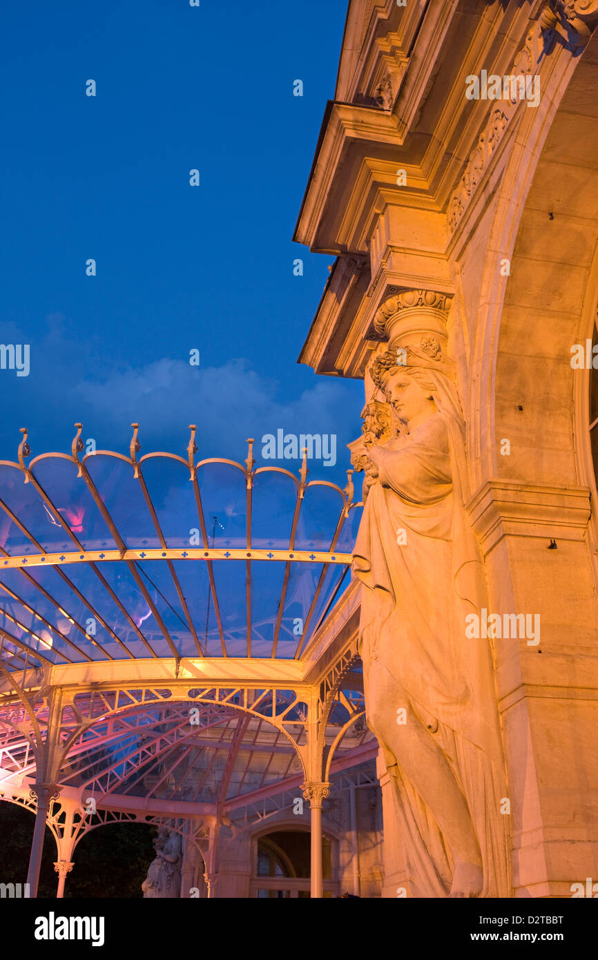 OPERA HOUSE EDIFICIO GRAND CASINO PARC DE SOURCES VICHY AUVERGNE FRANCIA Foto Stock