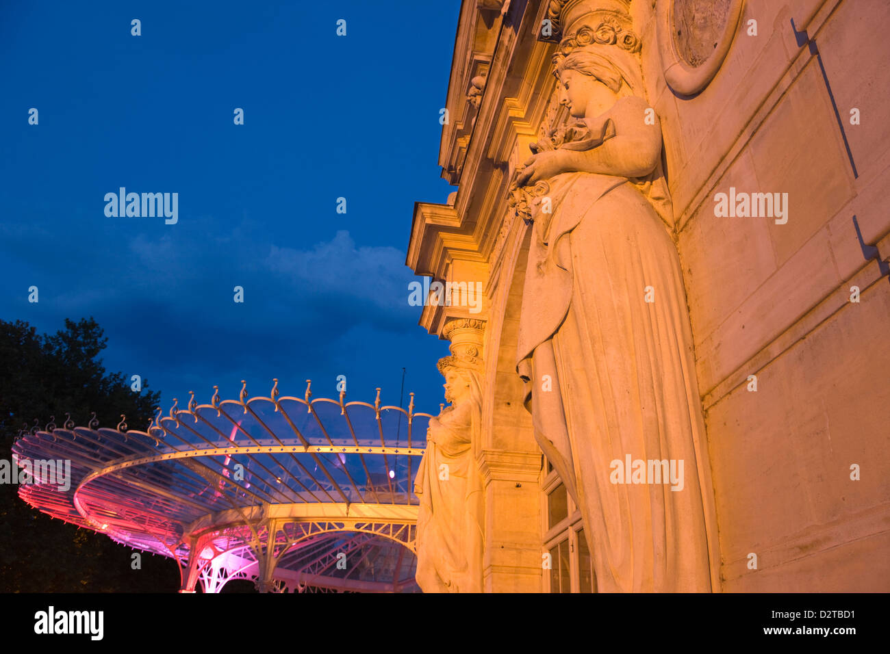 OPERA HOUSE EDIFICIO GRAND CASINO PARC DE SOURCES VICHY AUVERGNE FRANCIA Foto Stock