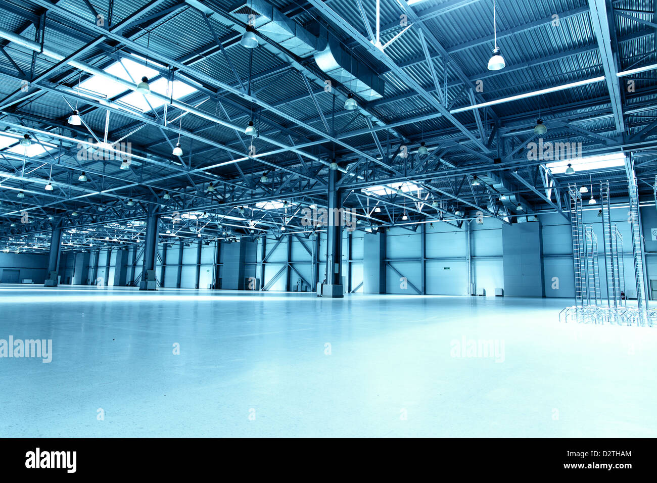 Magazzino vuoto tonica in colore blu Foto Stock