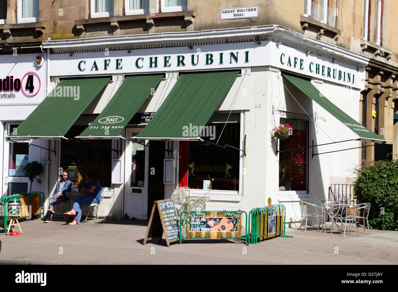 Cafe Cherubini una tradizionale caffetteria italiana su Great Western Road nel West End di Glasgow, Regno Unito Foto Stock