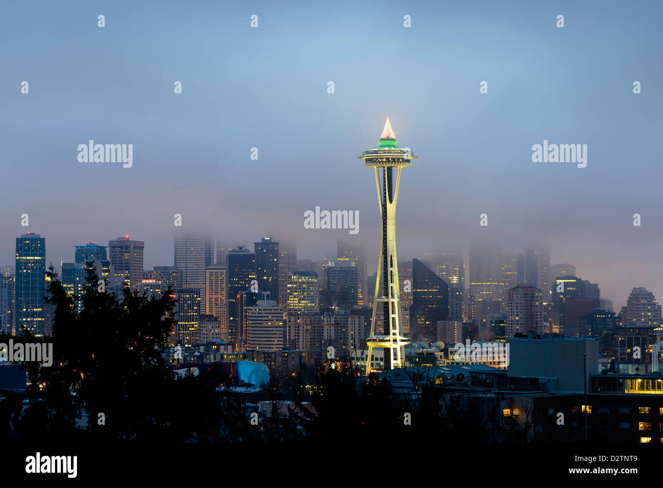 Lo skyline di Seattle e lo Space Needle all'alba visto da Kerry Park, Washington, Stati Uniti d'America Foto Stock