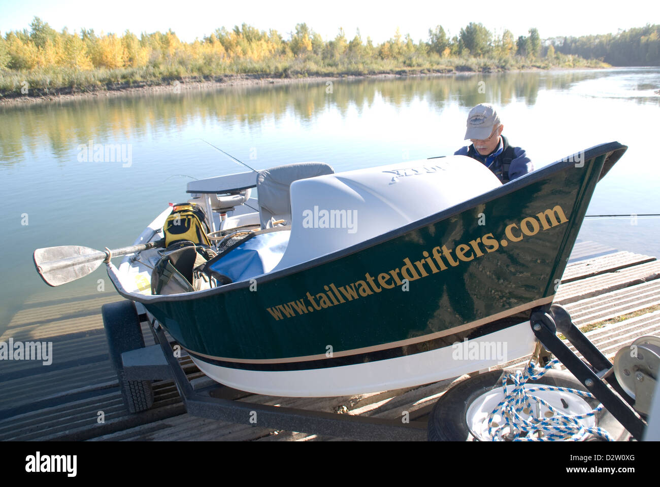 Tailwater Drifters guida lanciando una barca di deriva per la cattura e rilascio viaggio galleggiante di Pesca a Mosca Report di Pesca sul Red Deer River, Alberta,CA. Foto Stock