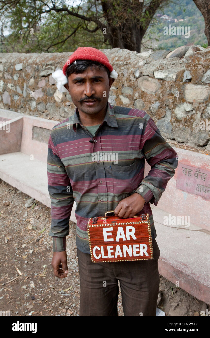 India, Rishikesh. Ear Cleaner. Foto Stock