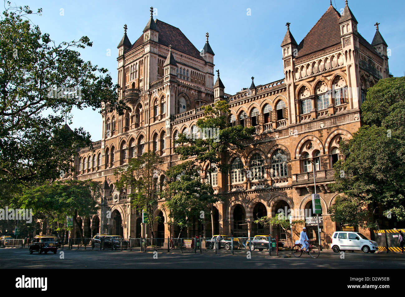 Sir Cowasjee Jehangier edificio - Elphinstone College più antico college dell'Università di Mumbai il Mahatma Gandhi MG Road Fort Foto Stock