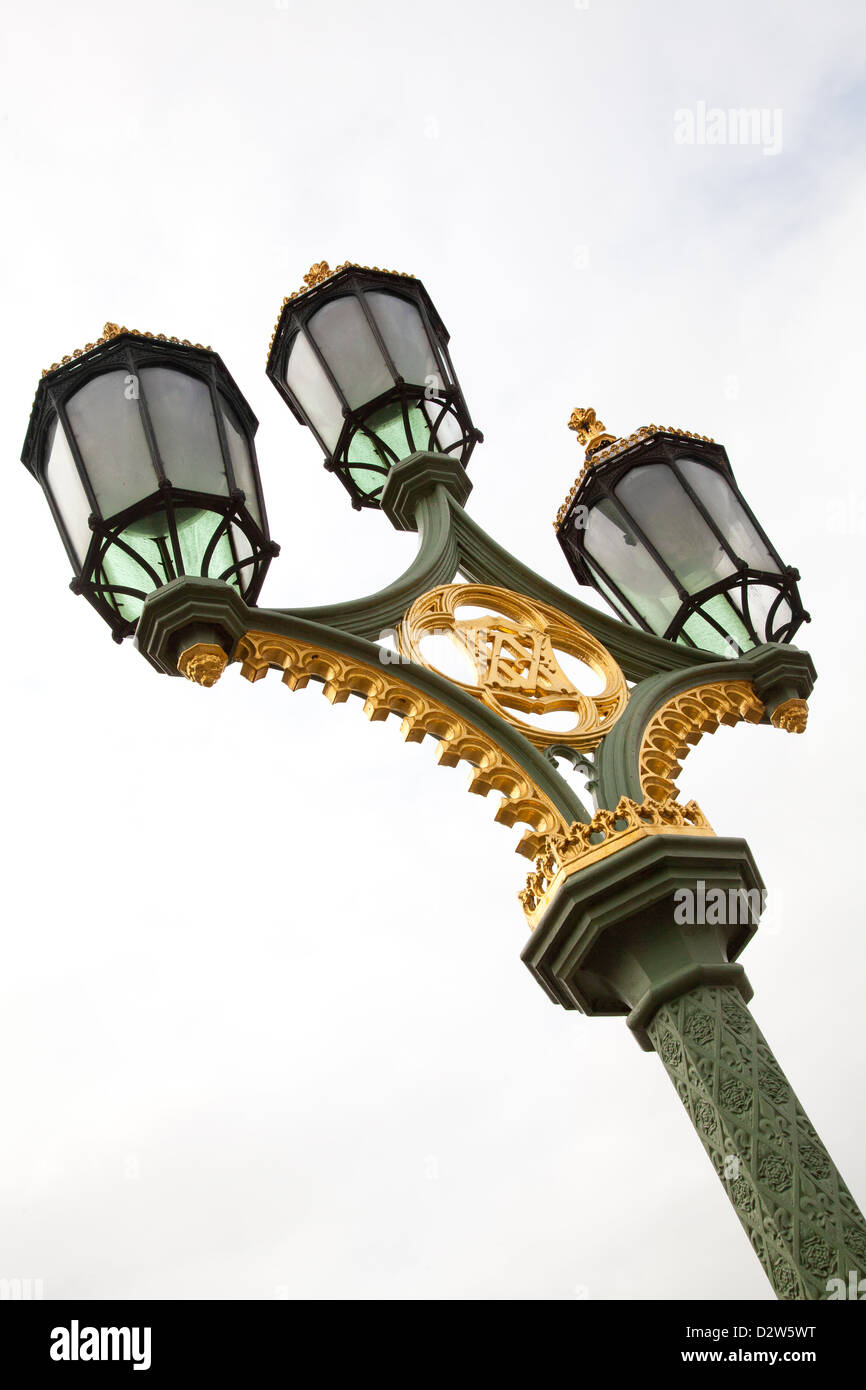 Lampada posta sul Westminster Bridge London REGNO UNITO Foto Stock