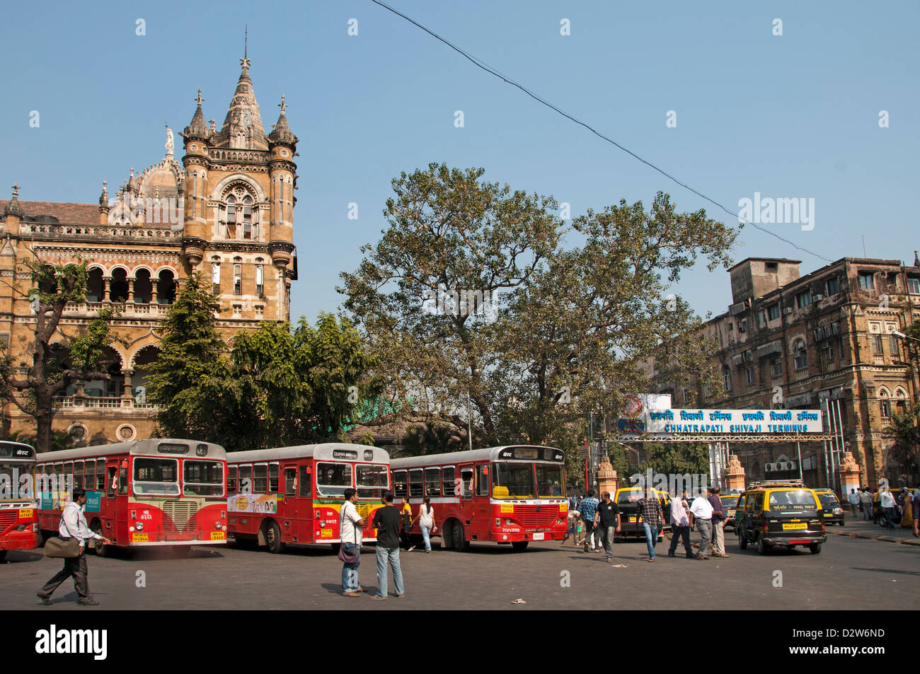 Il Chhatrapati Shivaji Terminus ( Victoria Terminus ) stazione ( Mumbai Bombay ) architettura revival gotico vittoriano India Foto Stock