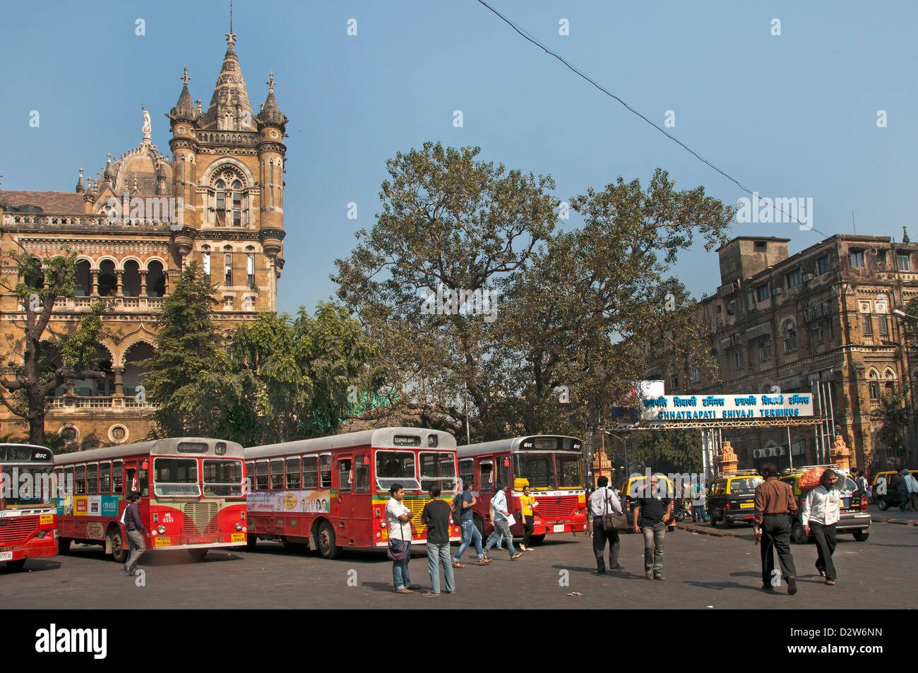 Il Chhatrapati Shivaji Terminus ( Victoria Terminus ) stazione ( Mumbai Bombay ) architettura revival gotico vittoriano India Foto Stock