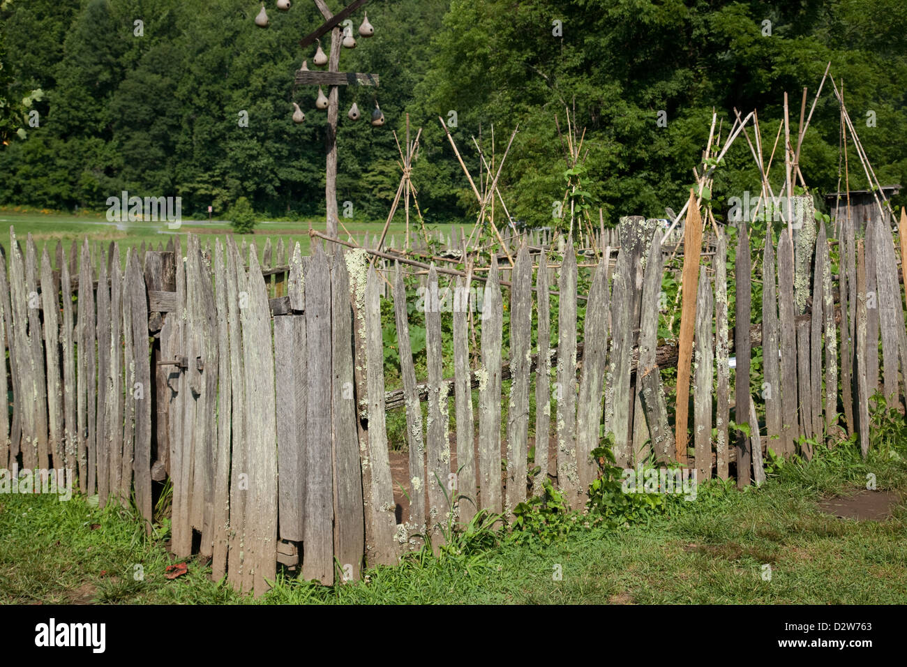 Recinzione fatta a mano immagini e fotografie stock ad alta risoluzione -  Alamy