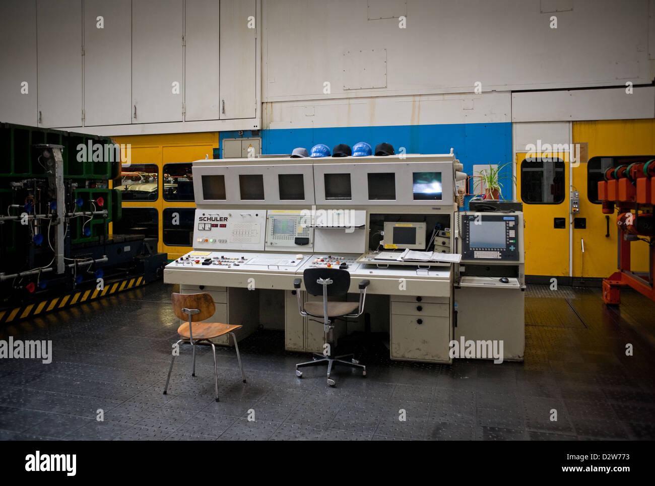 Wolfsburg, Germania, Volkswagen Plant, una sala di controllo nel negozio di stampa Foto Stock