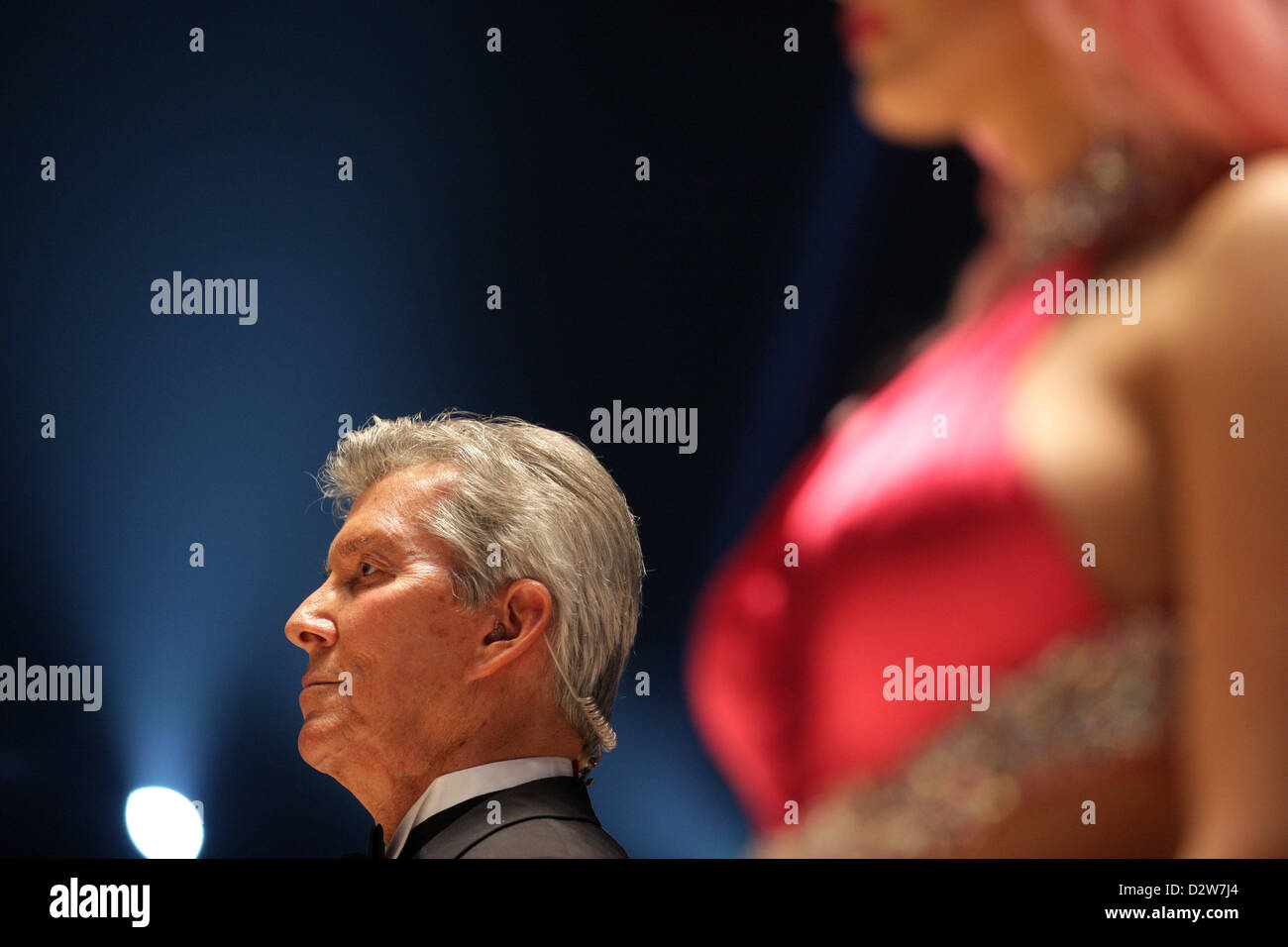 L'anello annunciatore Michael Buffer è raffigurato prima dell'IBF pugilato lotta tra Sturm e Soliman a ISS Dome a Duesseldorf in Germania, 01 febbraio 2013. Foto: Rolf Vennenbernd Foto Stock