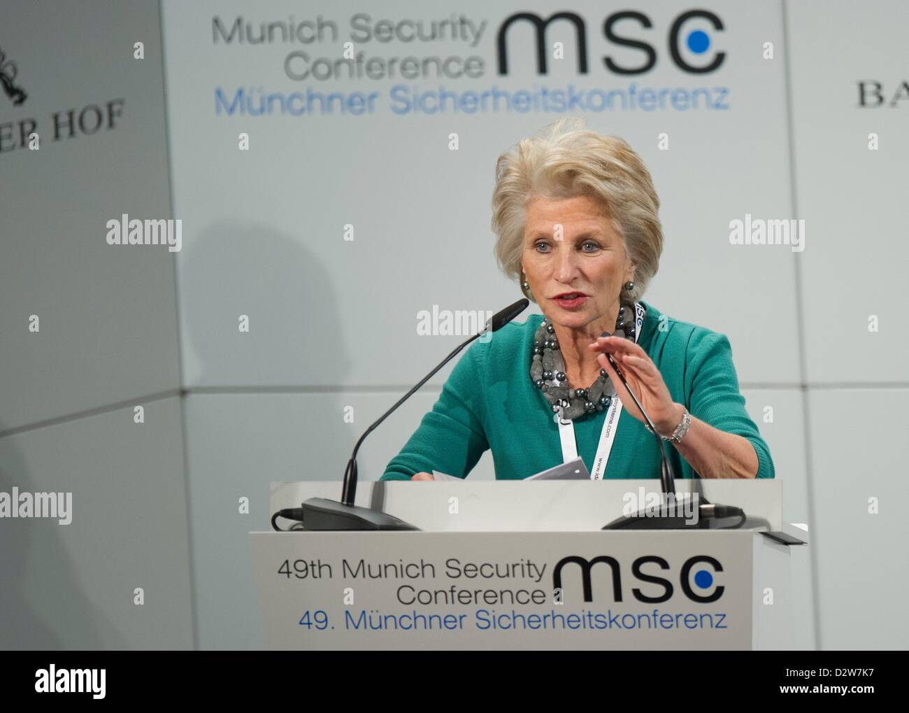 Noi politico Jane Margaret Harman offre un discorso a Hotel Bayerischer Hof il secondo giorno della Conferenza di Monaco sulla politica di sicurezza a Monaco di Baviera, Germania, il 02 febbraio 2013. La conferenza avrà luogo dal 01 al 03 febbraio 2013 e sarà assistito da circa 400 partecipanti provenienti da 90 paesi. Foto: MARC MUELLER/Alamy live news. Foto Stock