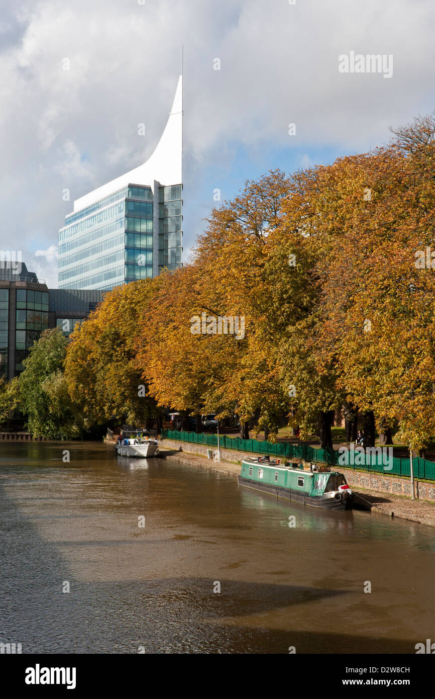 La lama con lettura a 128 metri (420 ft) alto è il più alto edificio in Reading, Berkshire, Inghilterra. Foto Stock