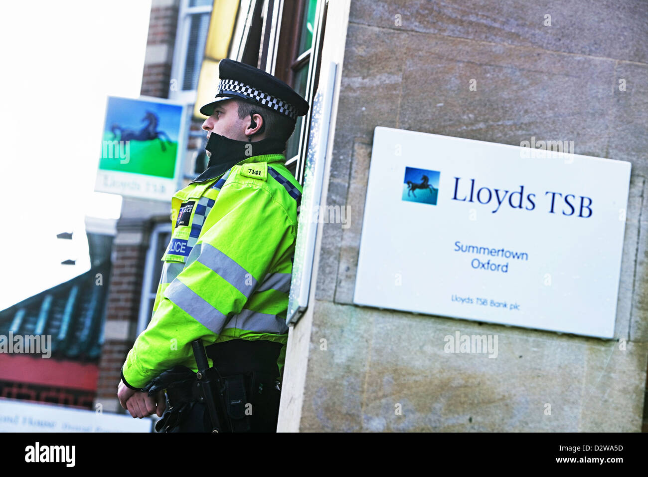 La rapina a mano armata a Lloyds TSB filiale a Summertown, Oxford la presenza della polizia. 19.1.12 Foto Stock