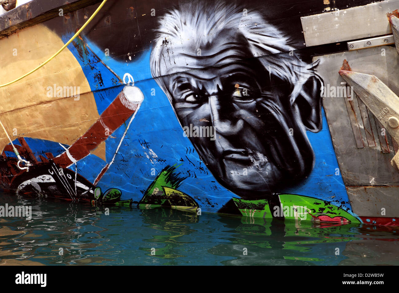 Pittura su la barca a vela "grande speranza" che rappresenta il Padre Jaouen fondatore dell'Associazione Bel-Espoir. Foto Stock