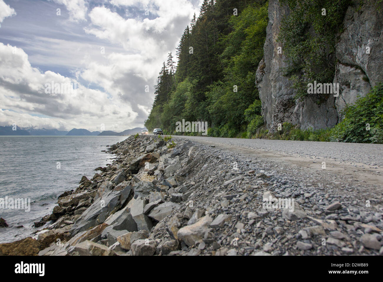 Strada di ghiaia tra Seward e Lowell punto, Chugach Mountains attraverso la risurrezione Bay, Seward, Alaska, STATI UNITI D'AMERICA Foto Stock