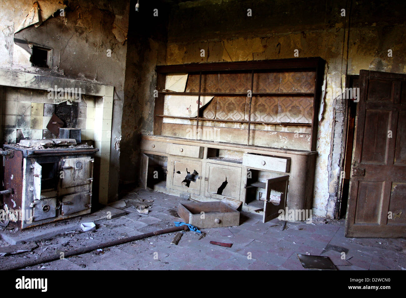 Cucina in una desolazione fattoria rurale vicino casa Winscombe, Somerset, Inghilterra. Febbraio 2013 Foto Stock