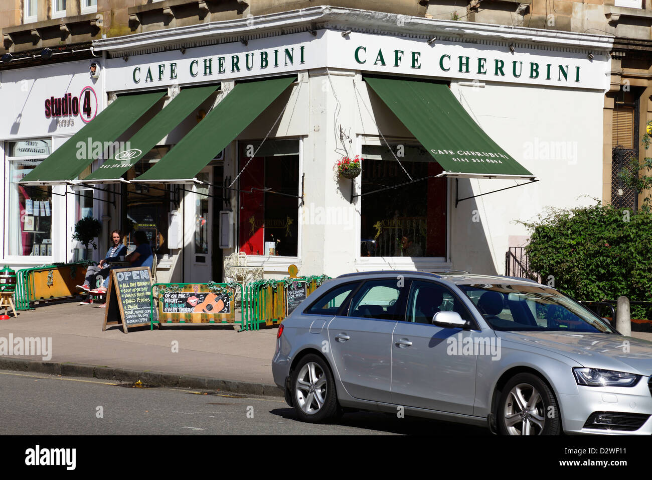 Cafe Cherubini una tradizionale caffetteria italiana su Great Western Road nel West End di Glasgow, Regno Unito Foto Stock