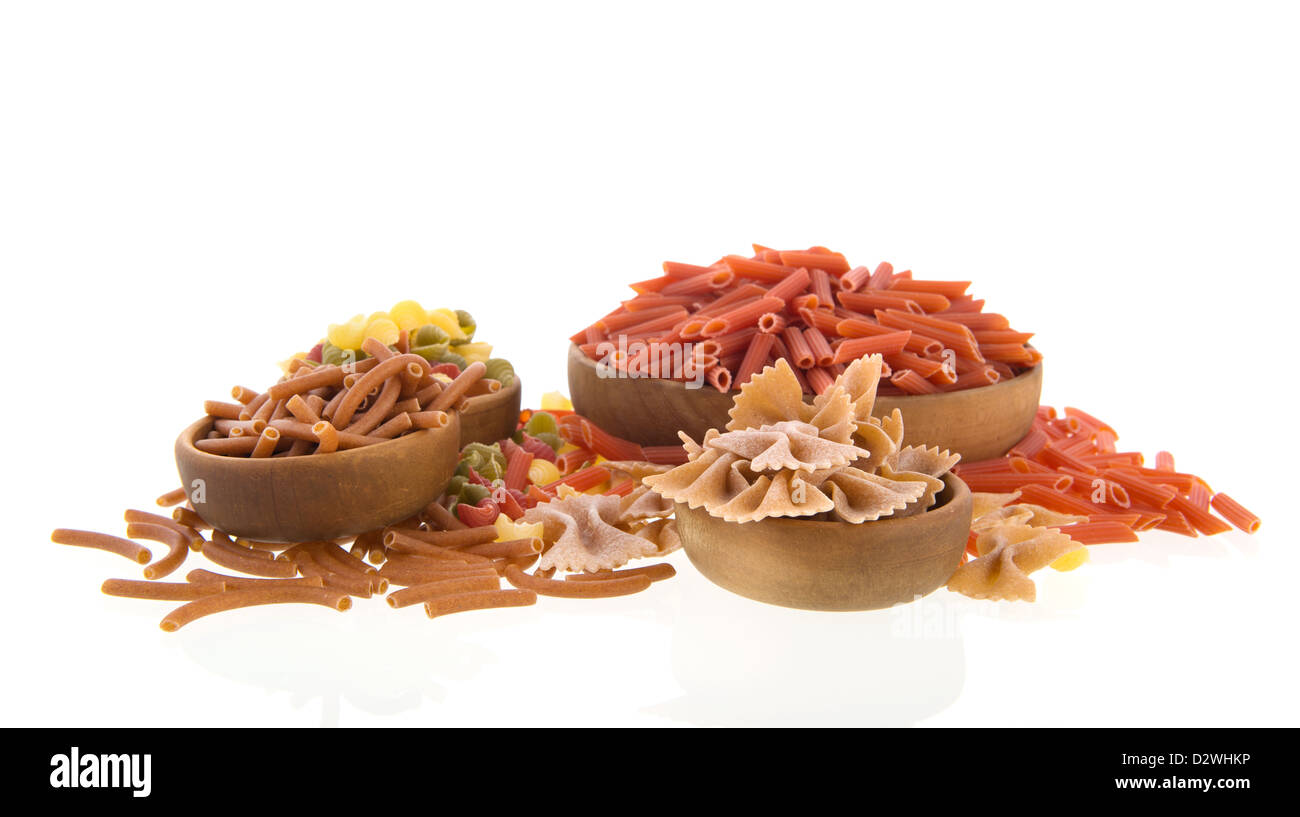 Assortimento pasta integrale in ciotole di legno Foto Stock