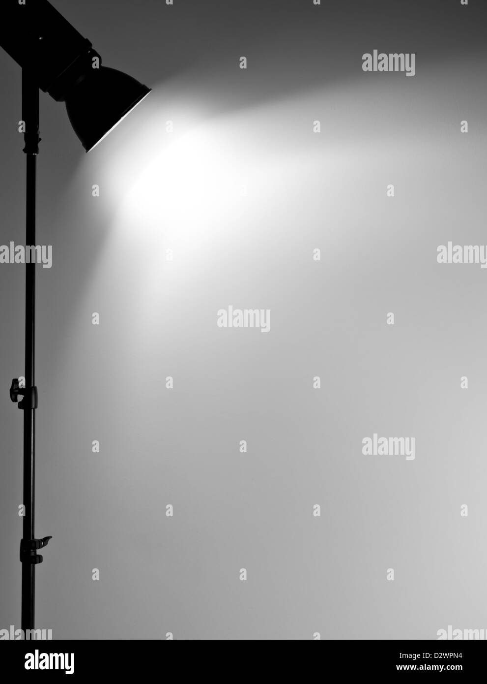 Luce sulla parete dello studio flash. Foto Stock