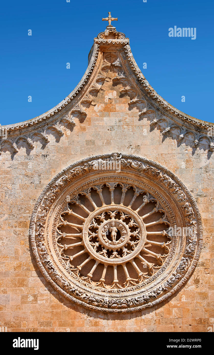 Esterno della cattedrale di Ostuni Puglia Italia Foto Stock