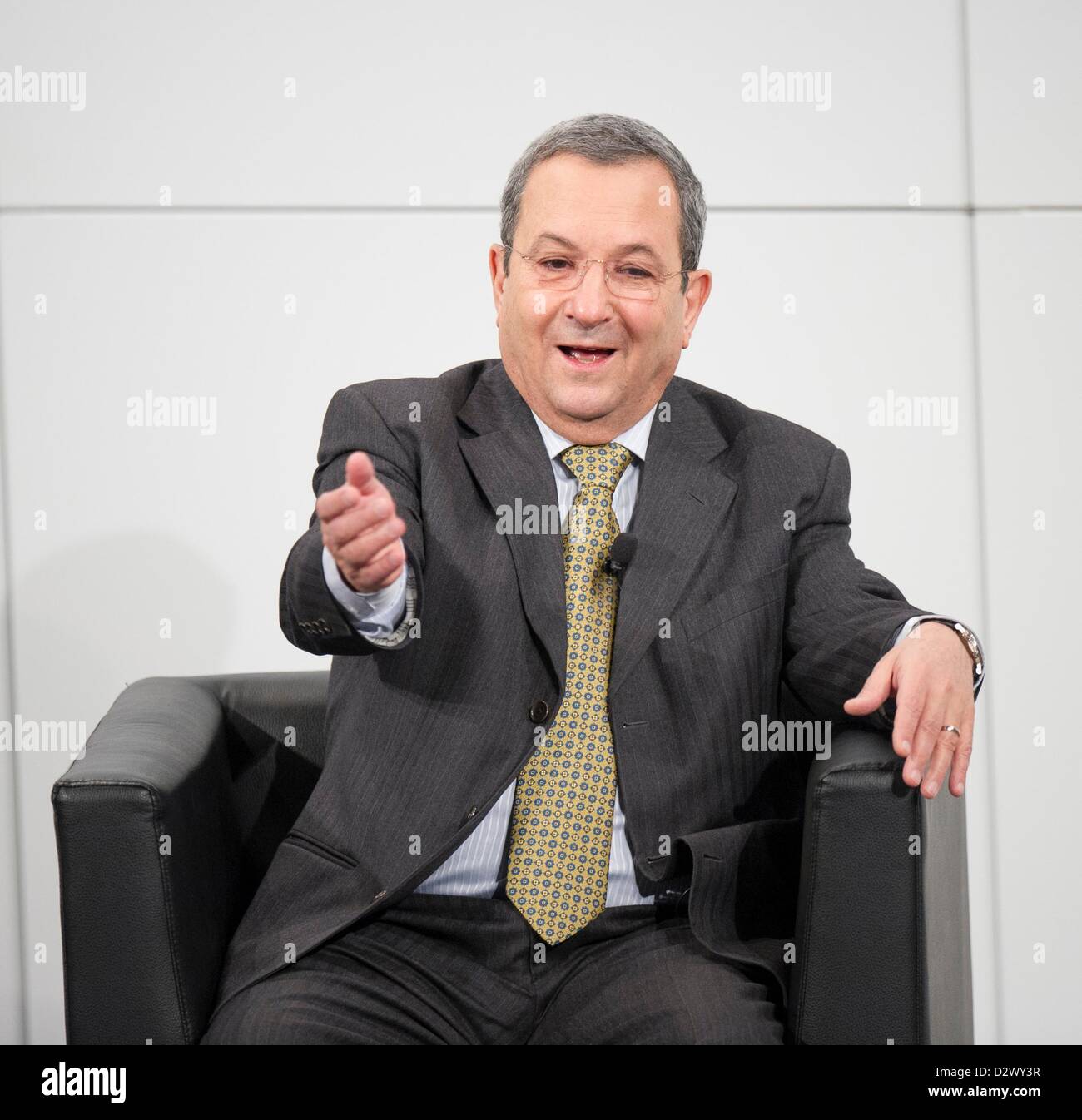 Il ministro israeliano della difesa Ehud Barak prende parte a un panel di discussione sul terzo giorno del 49in occasione della conferenza di Monaco sulla sicurezza a Monaco di Baviera, Germania, 03 febbraio 2013. Circa 400 rappresentanti provenienti da oltre 90 paesi stanno prendendo parte alla conferenza di Monaco di Baviera dal 01 fino al 03 febbraio 2013. Foto: MARC MUELLER Foto Stock