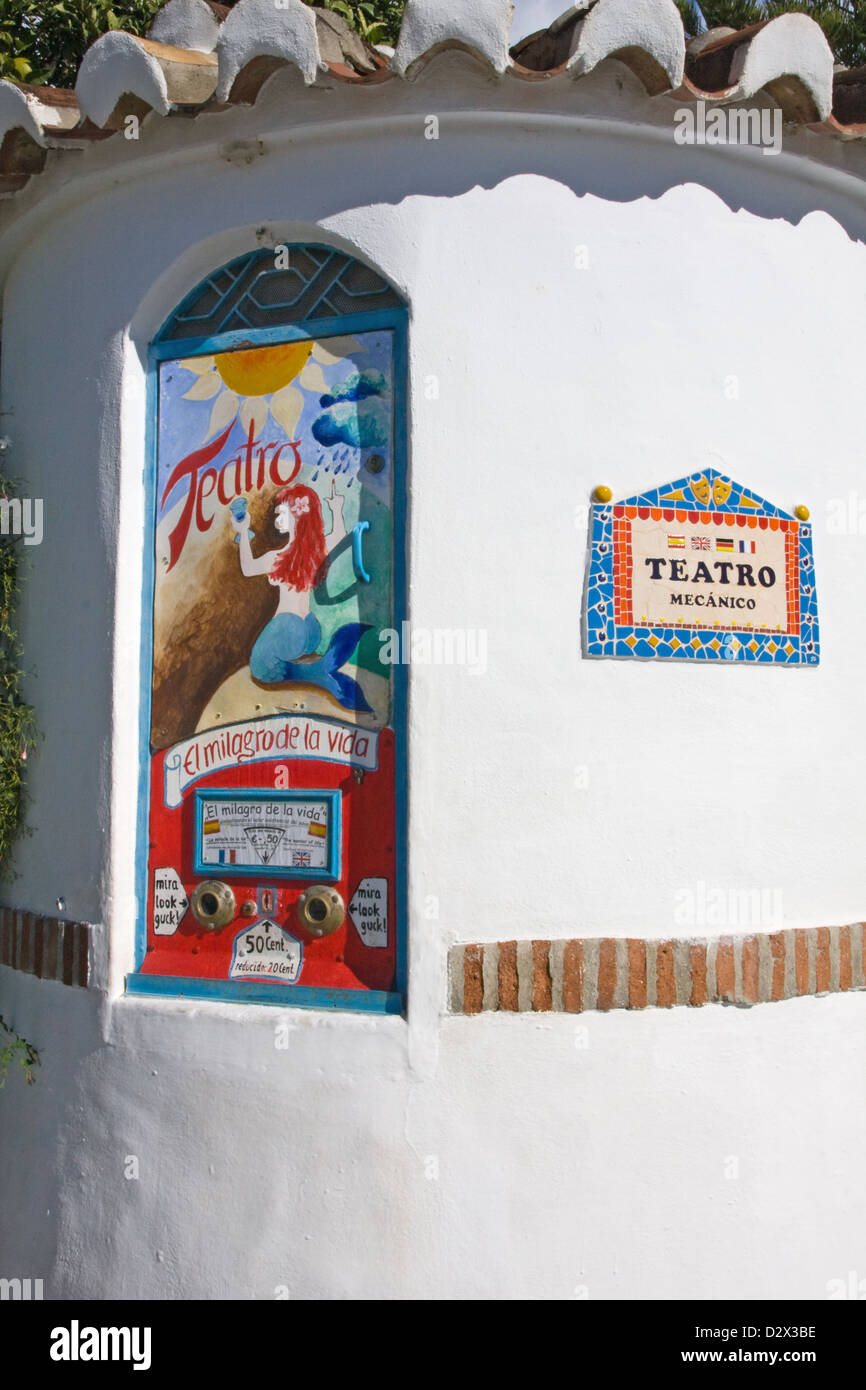 Meccanica del teatro dei burattini in piazza cittadina, Frigiliana, Nerja, Andalusia, Spagna Foto Stock