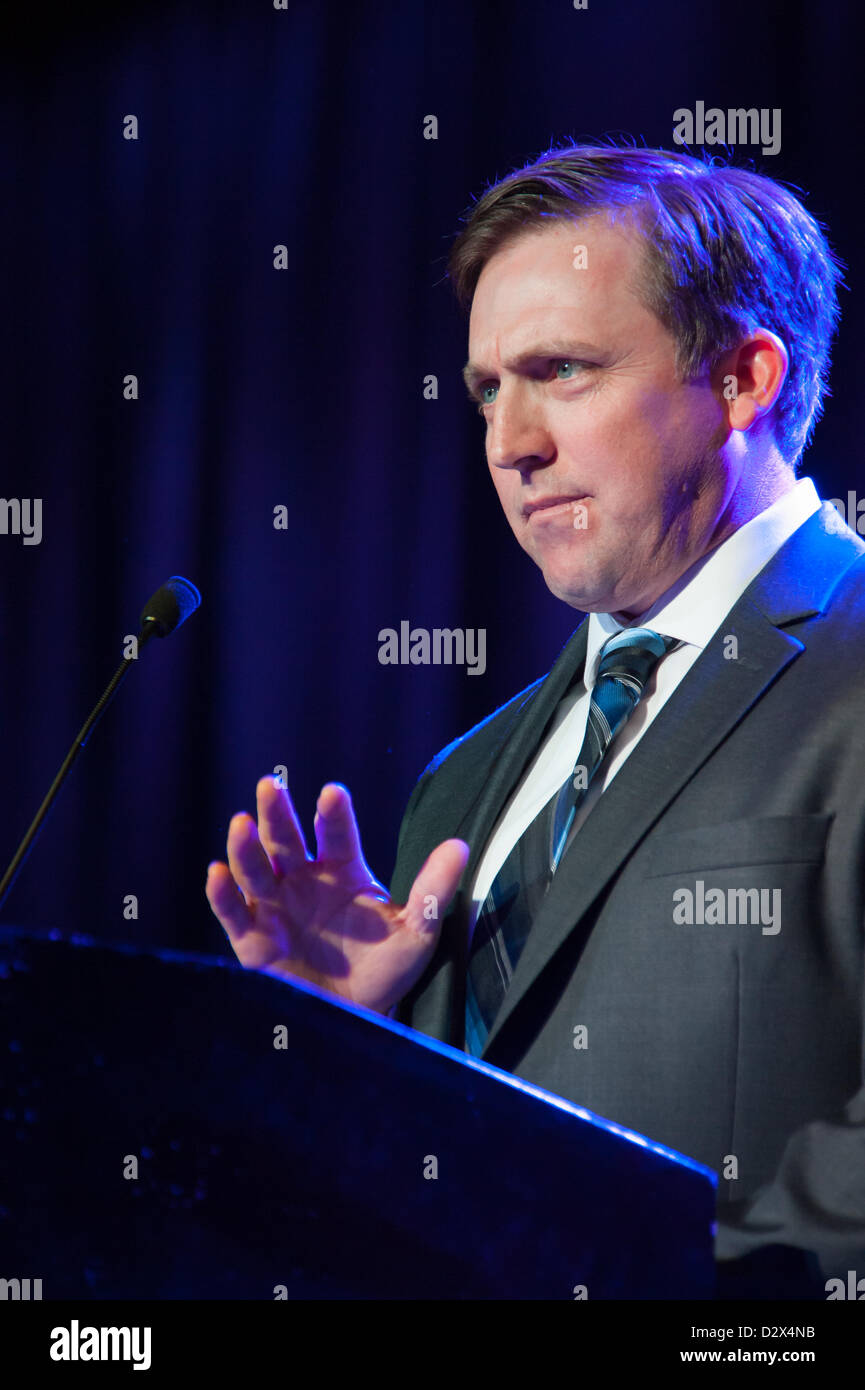 LINCOLN, CA - febbraio 2: Trevor Sanders introduce la sorella estate al Sacramento Sports Hall of Fame tenutasi al Thunder Valley Casino Resort a Lincoln, la California il 2 febbraio 2013 Foto Stock