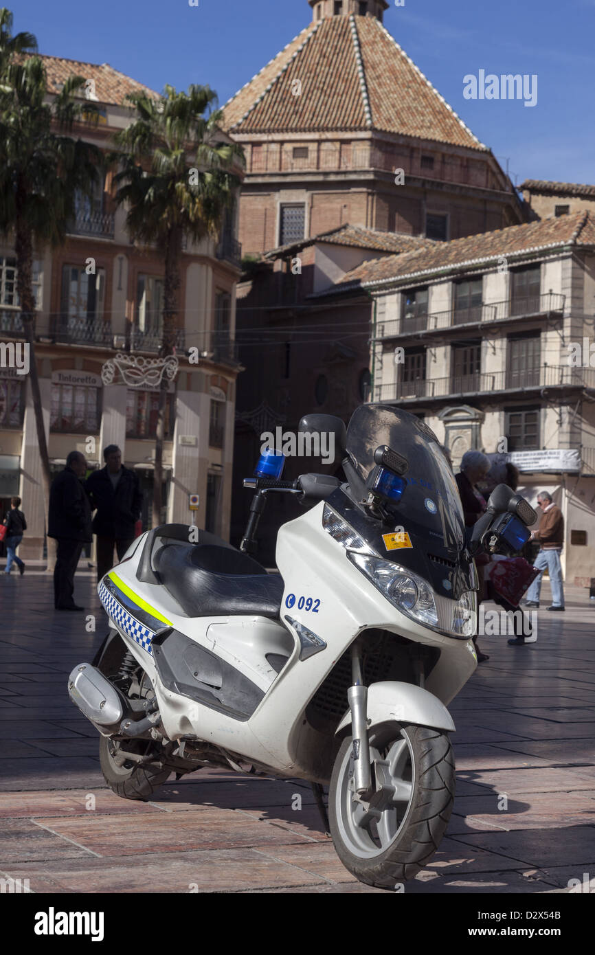 Piaggio X8 come scooter usati dalla polizia a Malaga parcheggiato in Plaza  de la Constitucion, Malga, Spagna Foto stock - Alamy