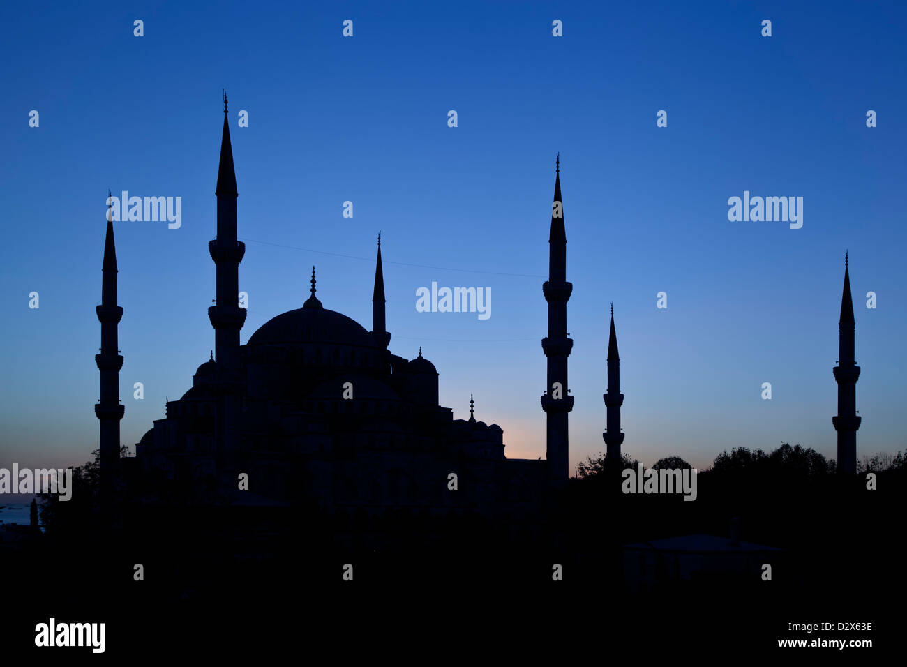 Silhouette della Moschea Blu, Istanbul, Turchia Foto Stock