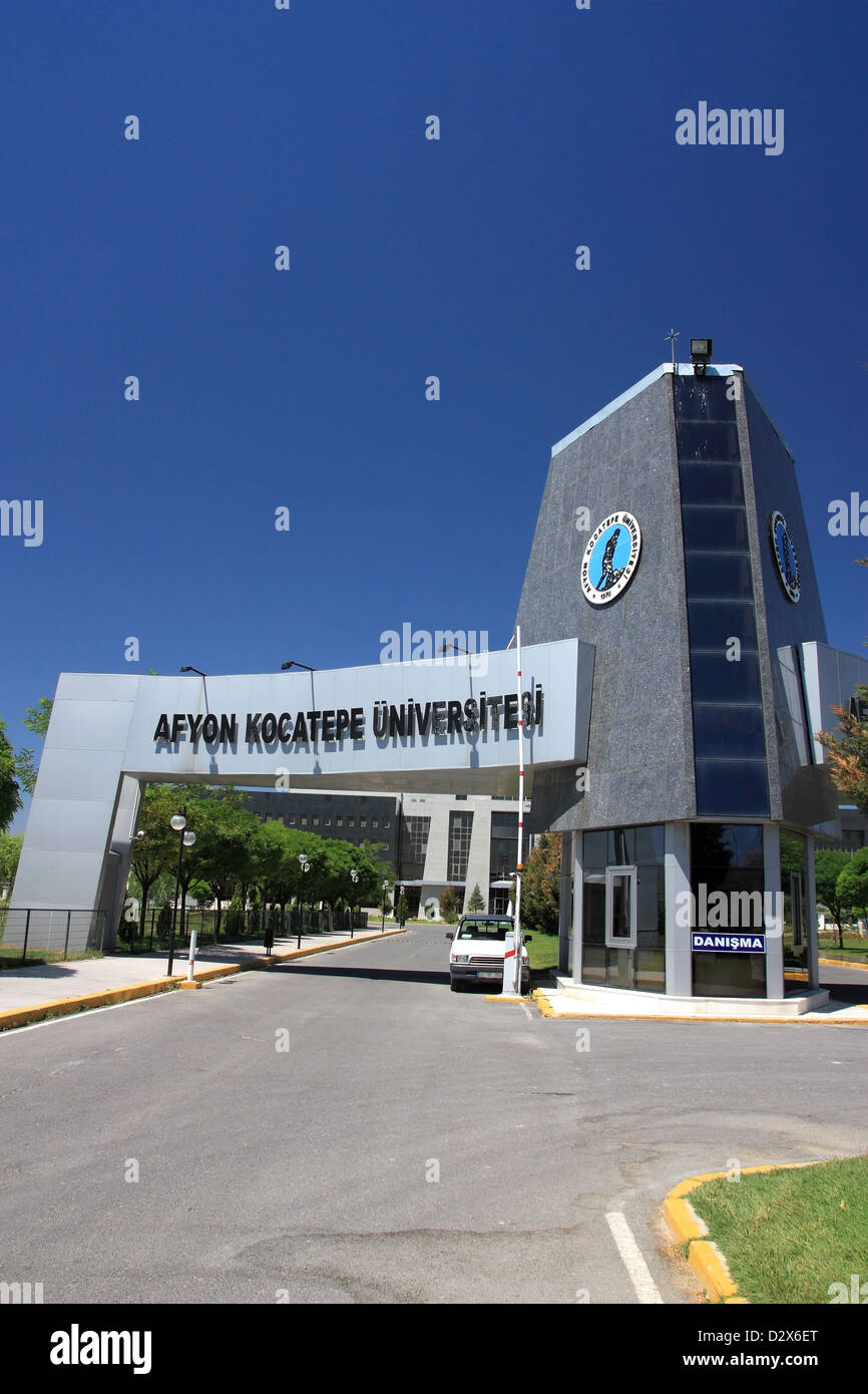 Ingresso di afyon Kocatepe University, Afyonkarahisar, Turchia - Verticale Foto Stock