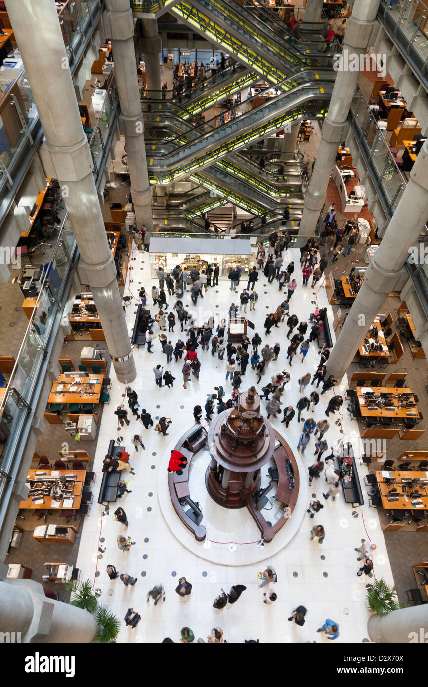 Molti visitatori hanno apprezzato la libera open day, l'open house evento architettonico, a visitare gli interni dei Lloyds di Londra Foto Stock
