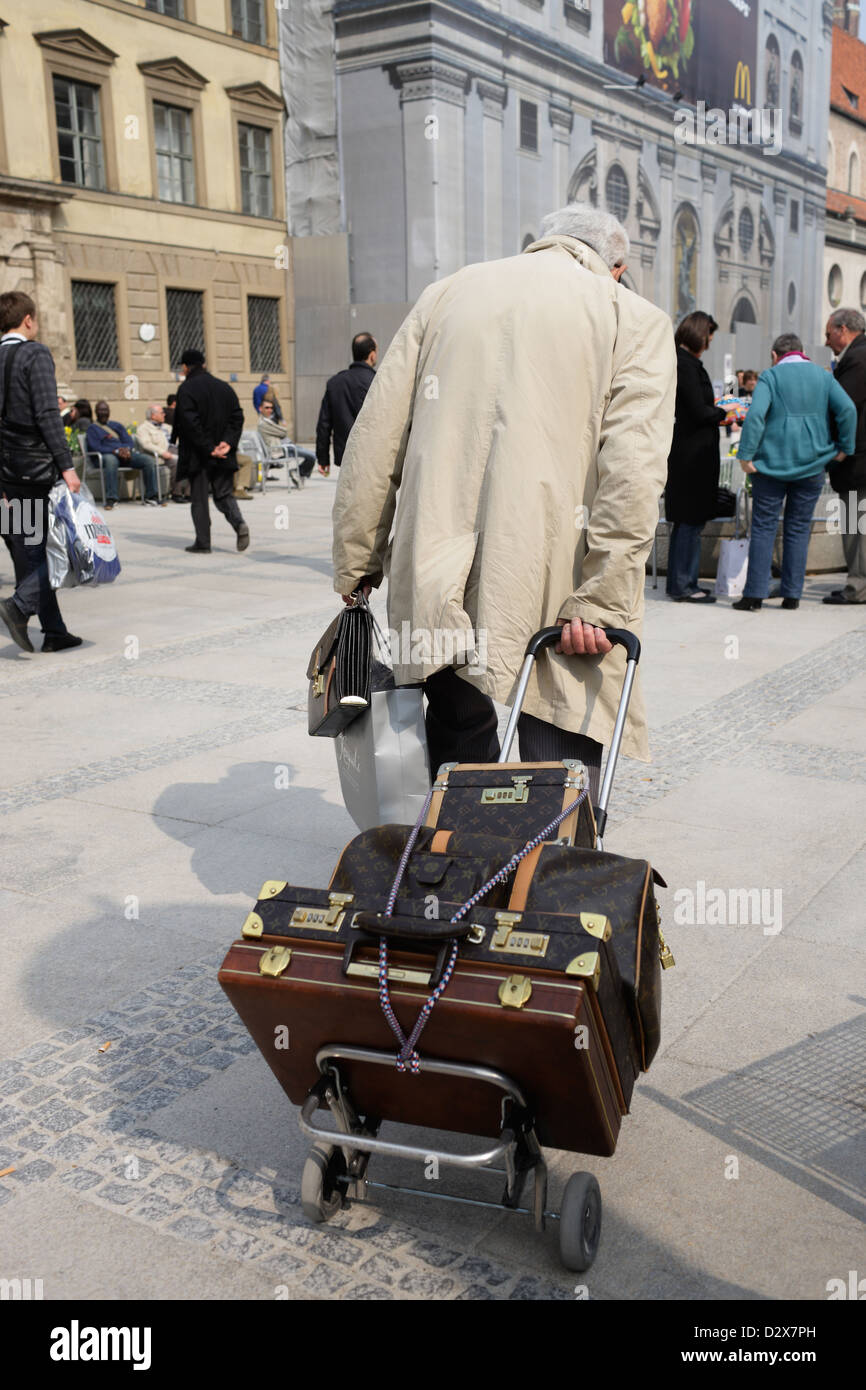 Vuitton Bags Immagini e Fotos Stock - Alamy