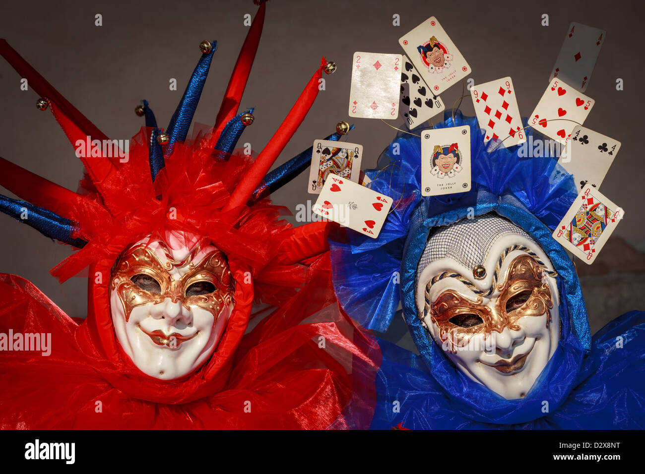 Chiudere fino a due persone che indossano una maschera durante il Carnevale di Venezia, Italia Foto Stock