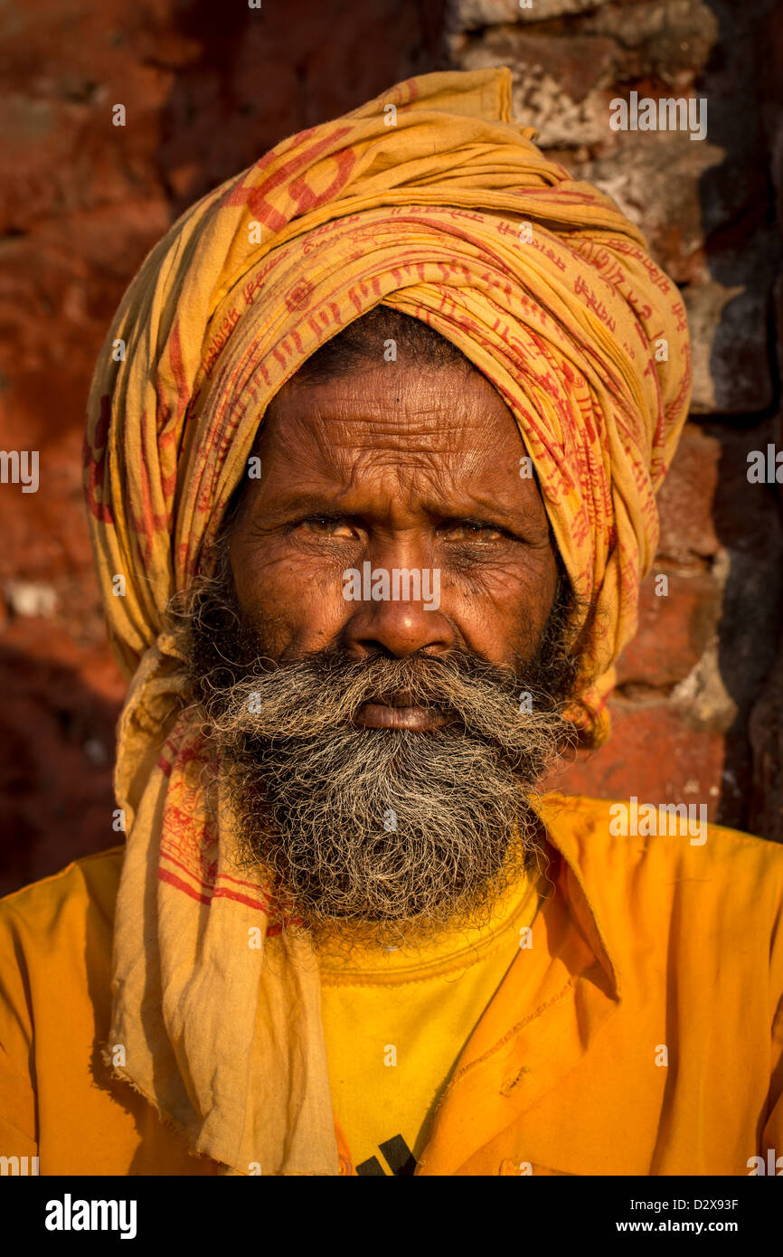 Ritratto di un Sadhu, santo uomo, tempio di Pashupatinath, Kathmandu, Nepal Foto Stock