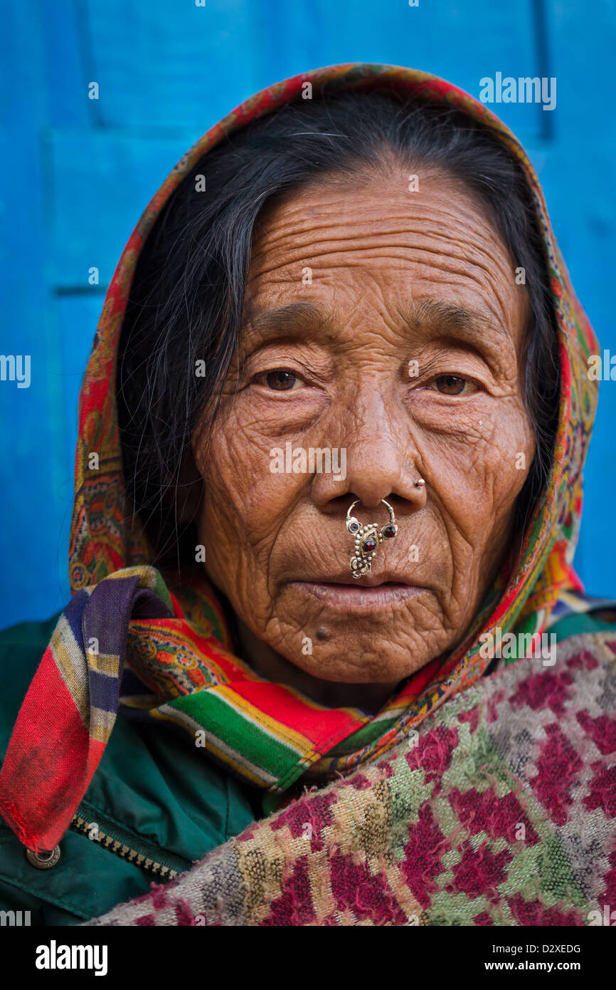 Vecchia donna nepalese, ritratto, Valle di Kathmandu, Nepal Foto Stock