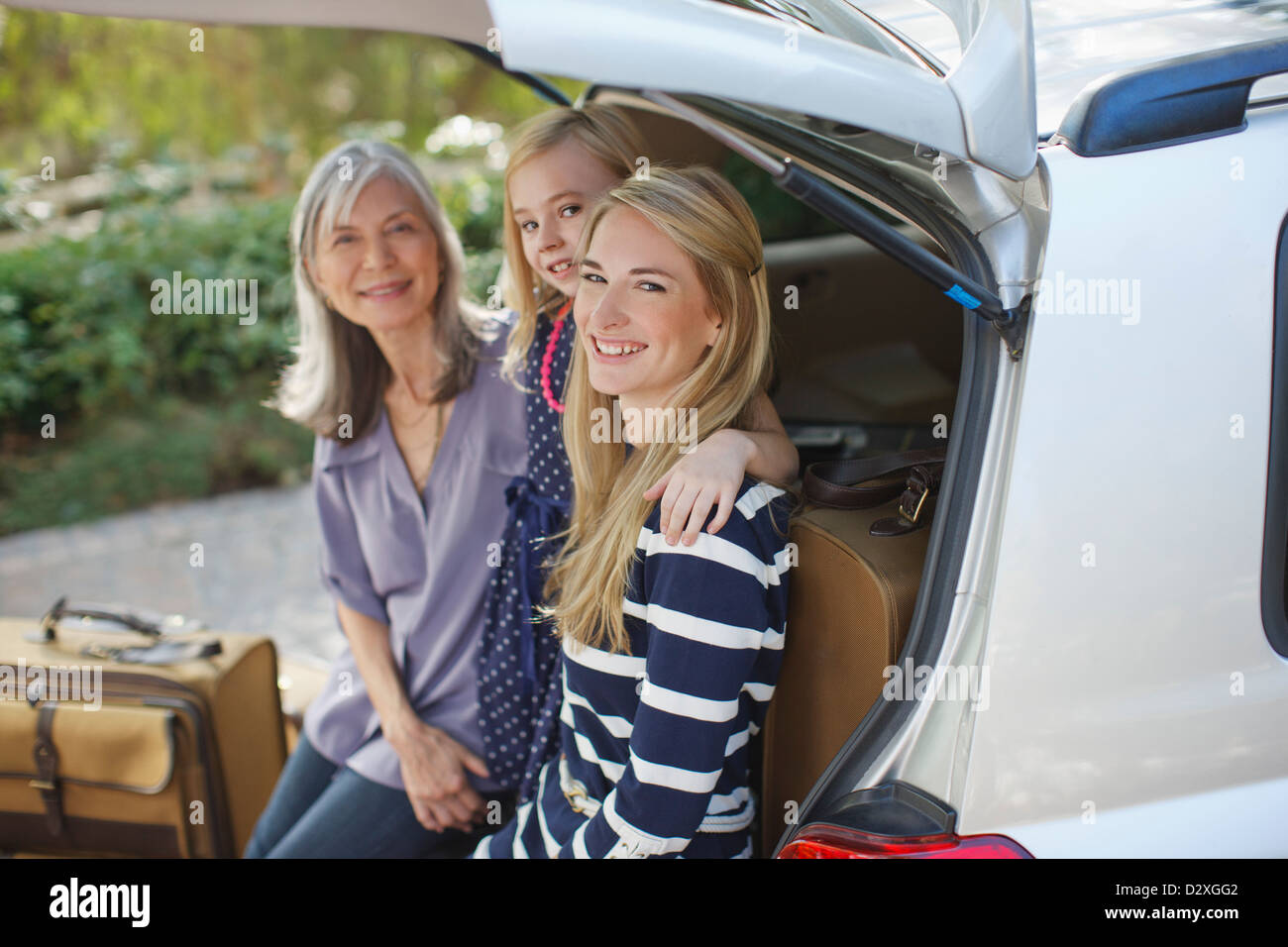 Tre generazioni di donne seduti in auto Foto Stock