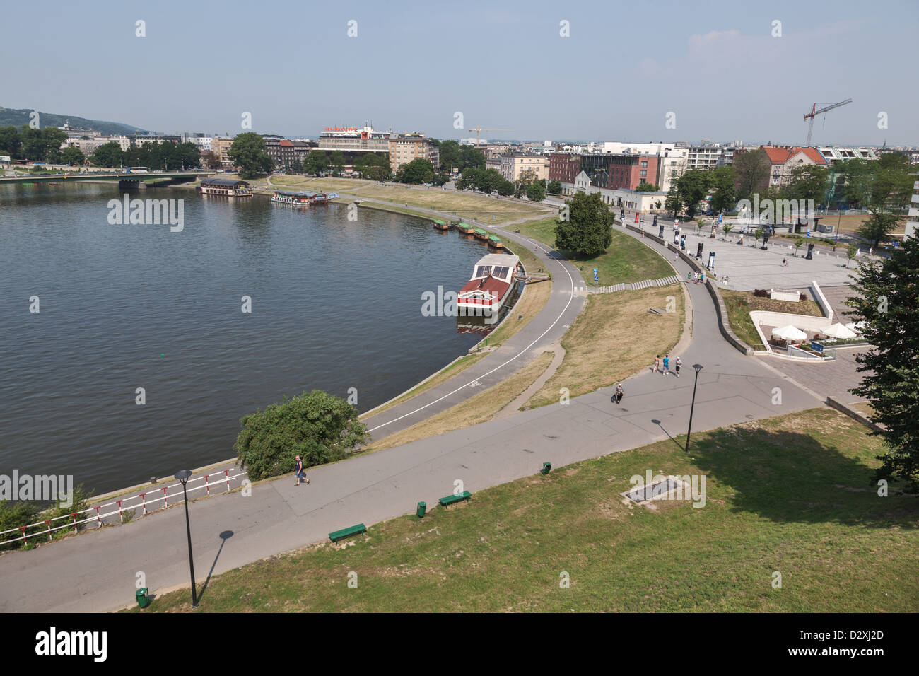 Fiume Wisla seguito dalla collina di Wawel e castello nel centro di Cracovia, in Polonia Foto Stock