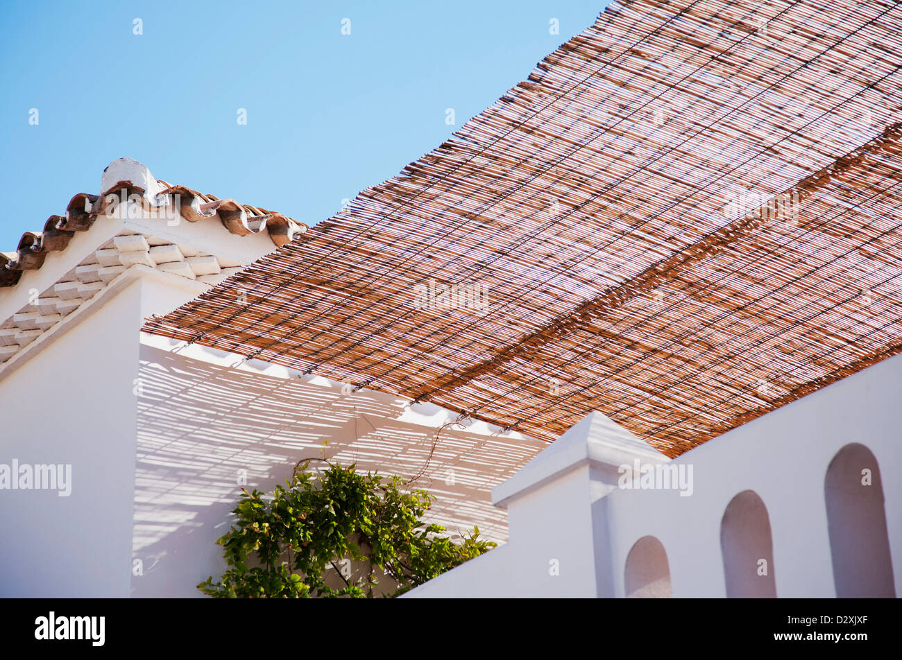 Tenda su villa balcone Foto Stock