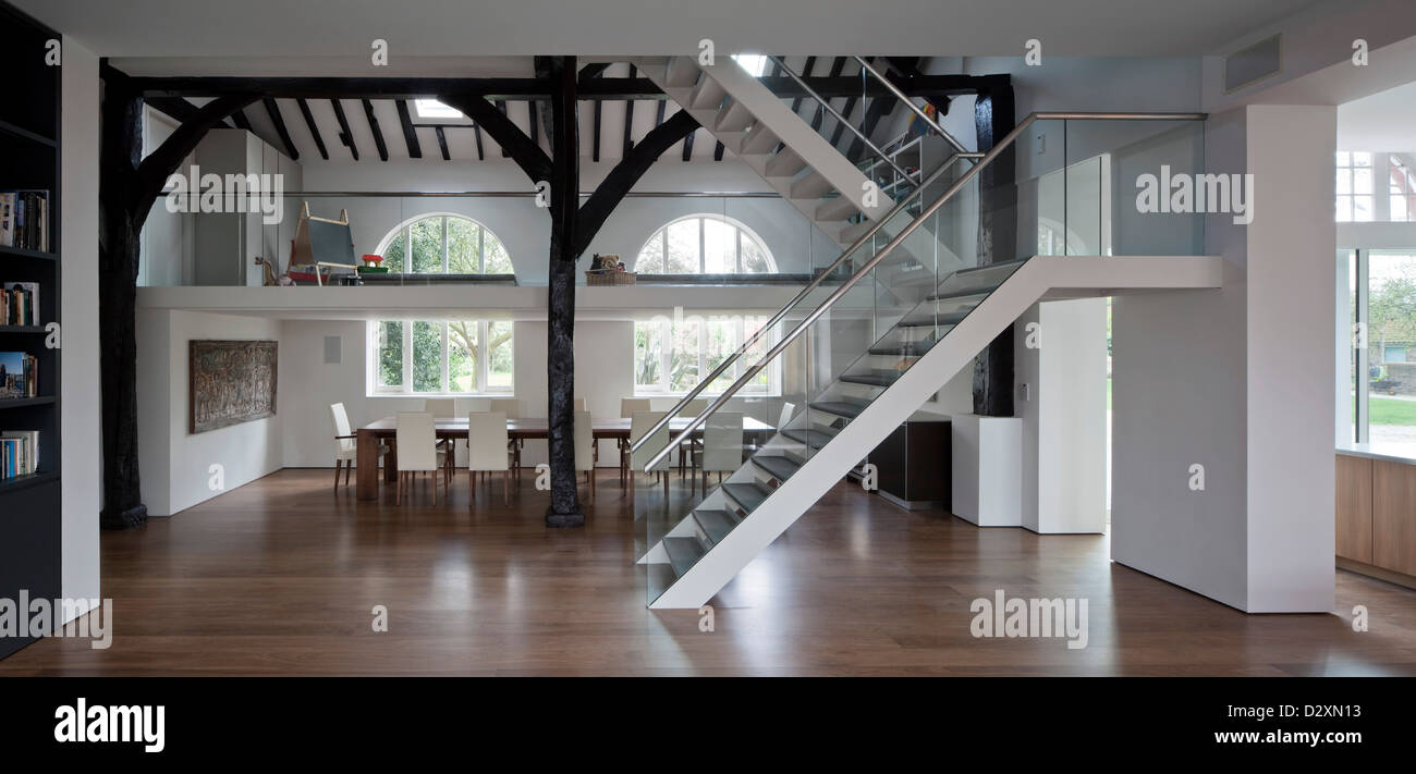 La Querce, Richmond, Regno Unito. Architetto: minestra di architetti, 2012. Vista del soggiorno a pianta aperta spazio prendendo in originale Norman F Foto Stock