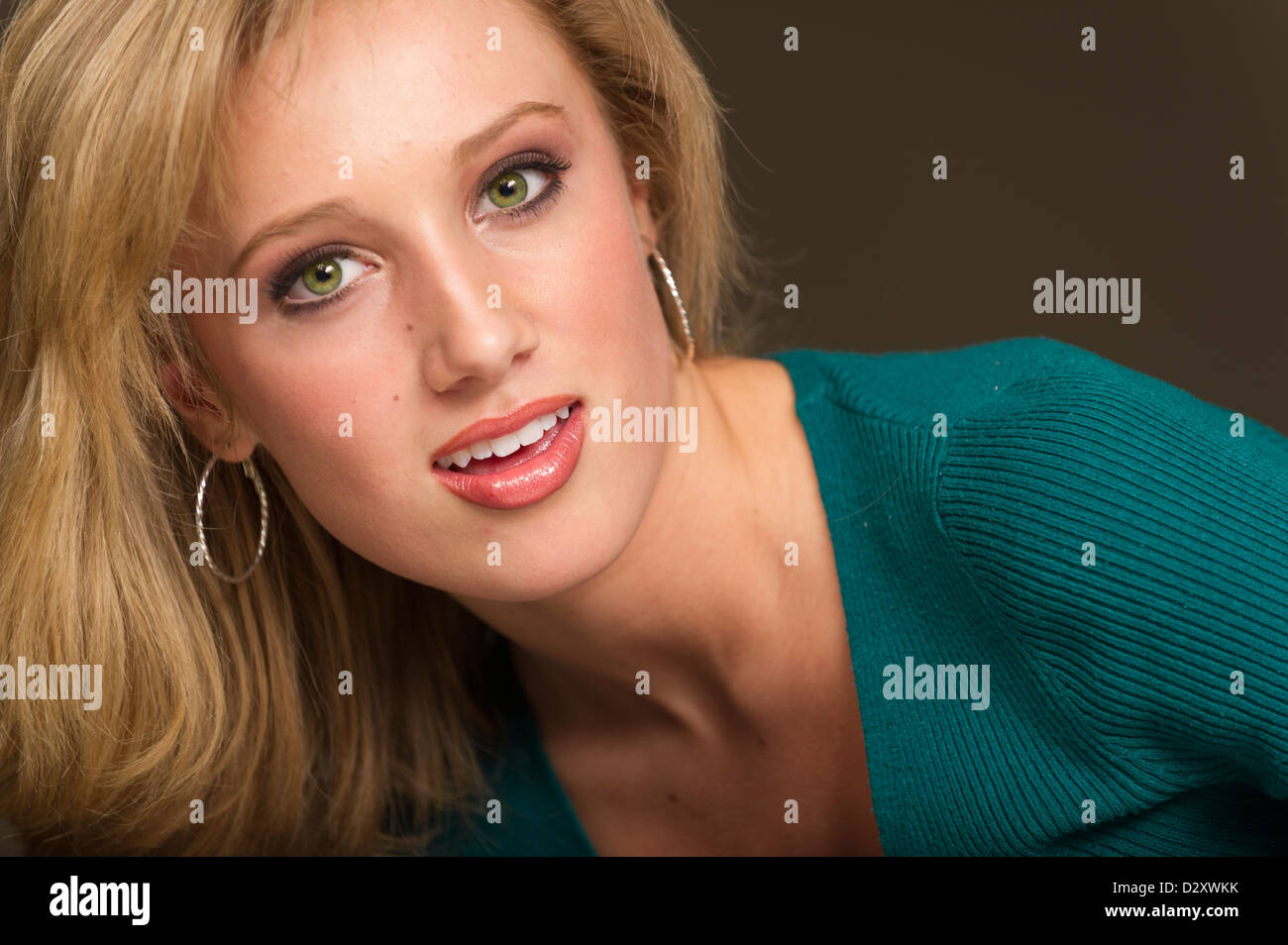 Ragazza adolescente in un studio dannoso, Stowe Vermont, USA Foto Stock