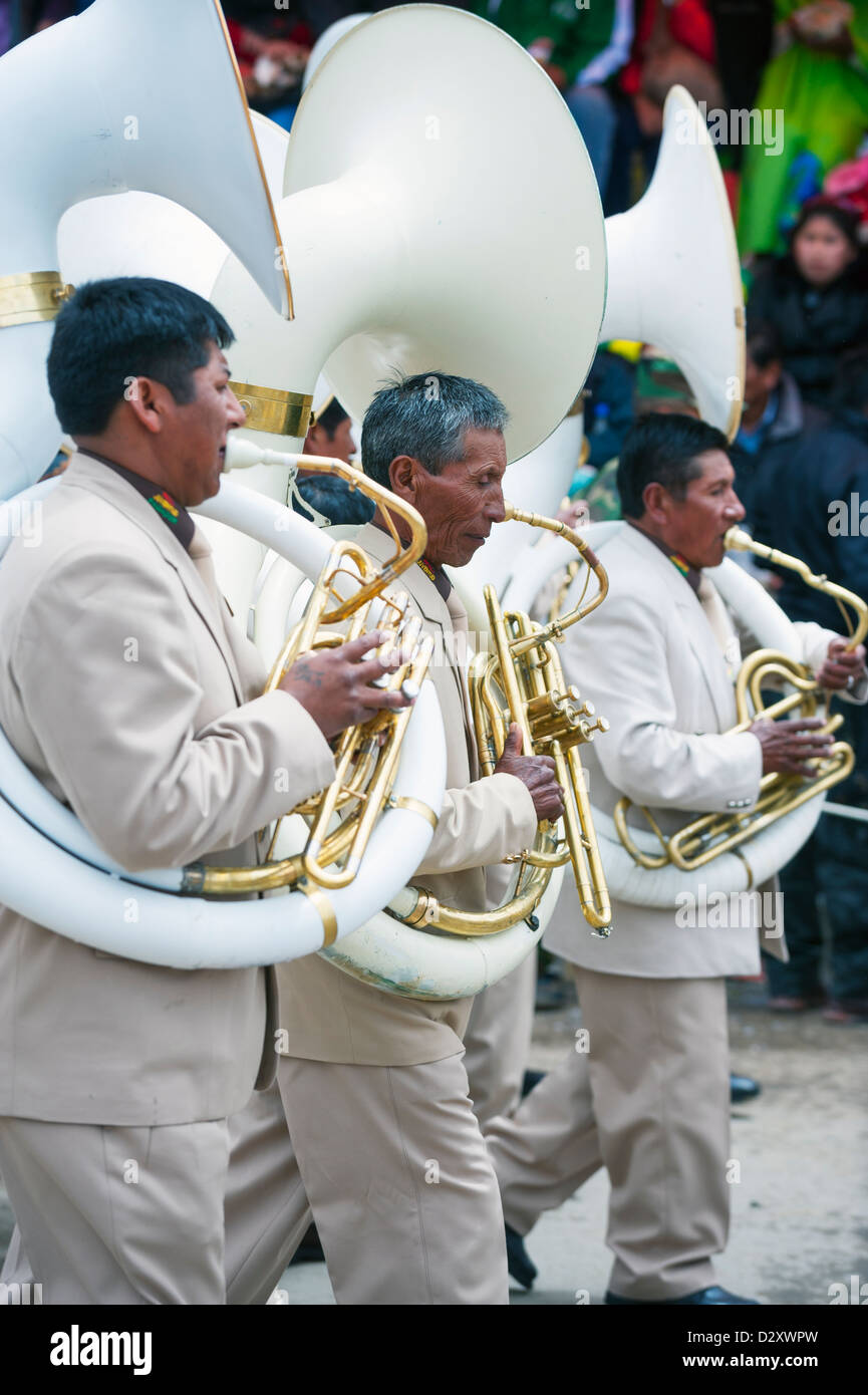 Sousaphone giocatori, Carnevale, Oruro, Bolivia, Sud America Foto Stock
