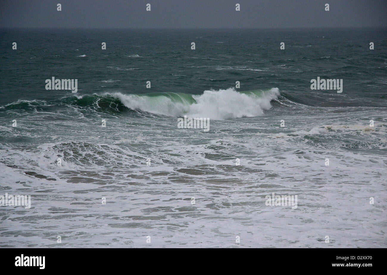 Seascape, la formazione di un'onda in mare con il rigonfiamento (penisola di Quiberon, Bretagna, Francia). Foto Stock