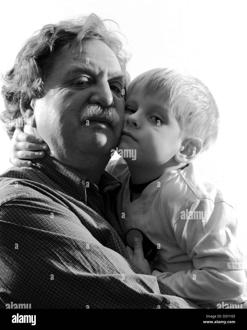 Nonno e nipote, in bianco e nero Foto Stock