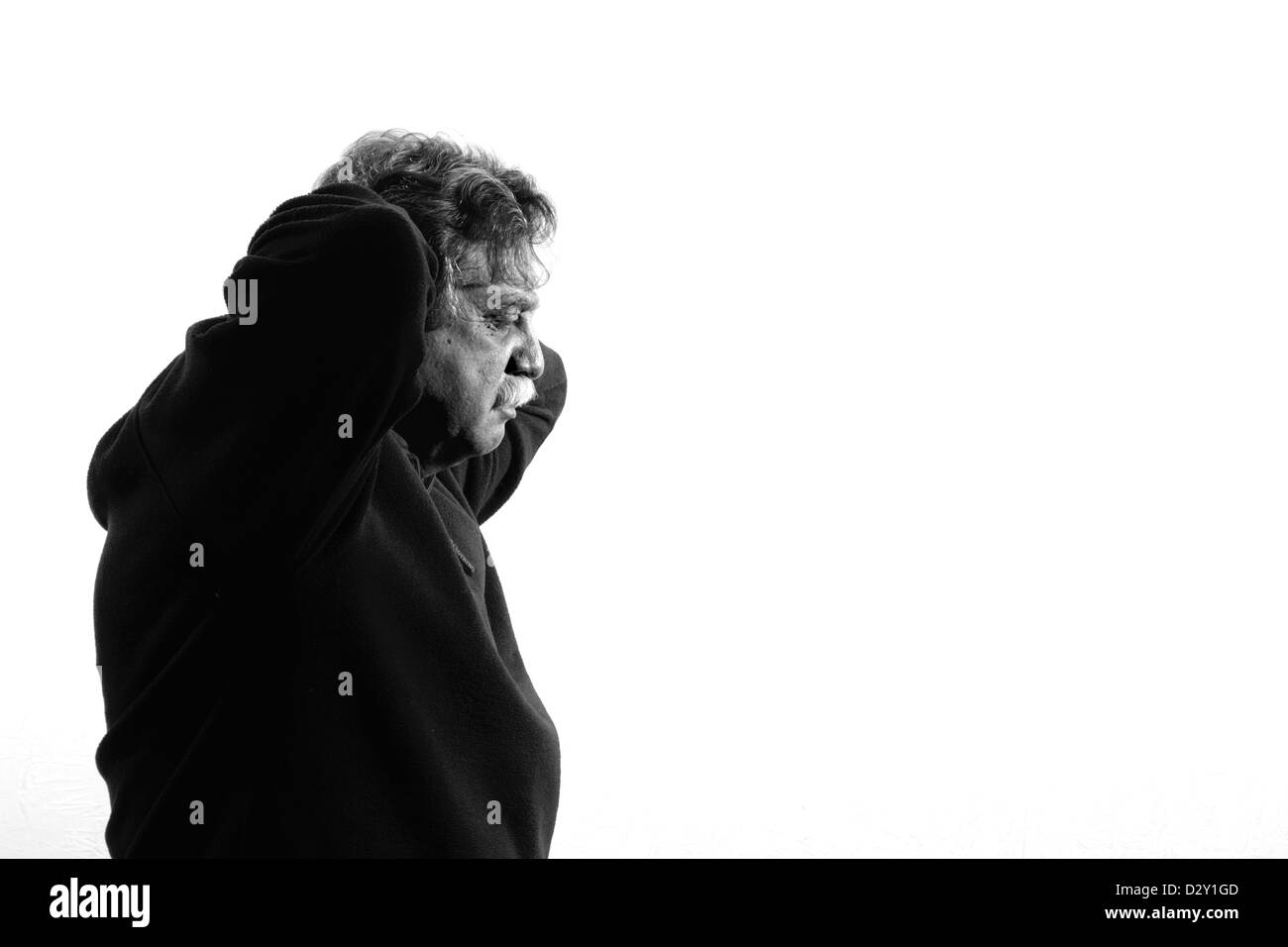 L'uomo essere arrestato con la mano nella sua testa Foto Stock