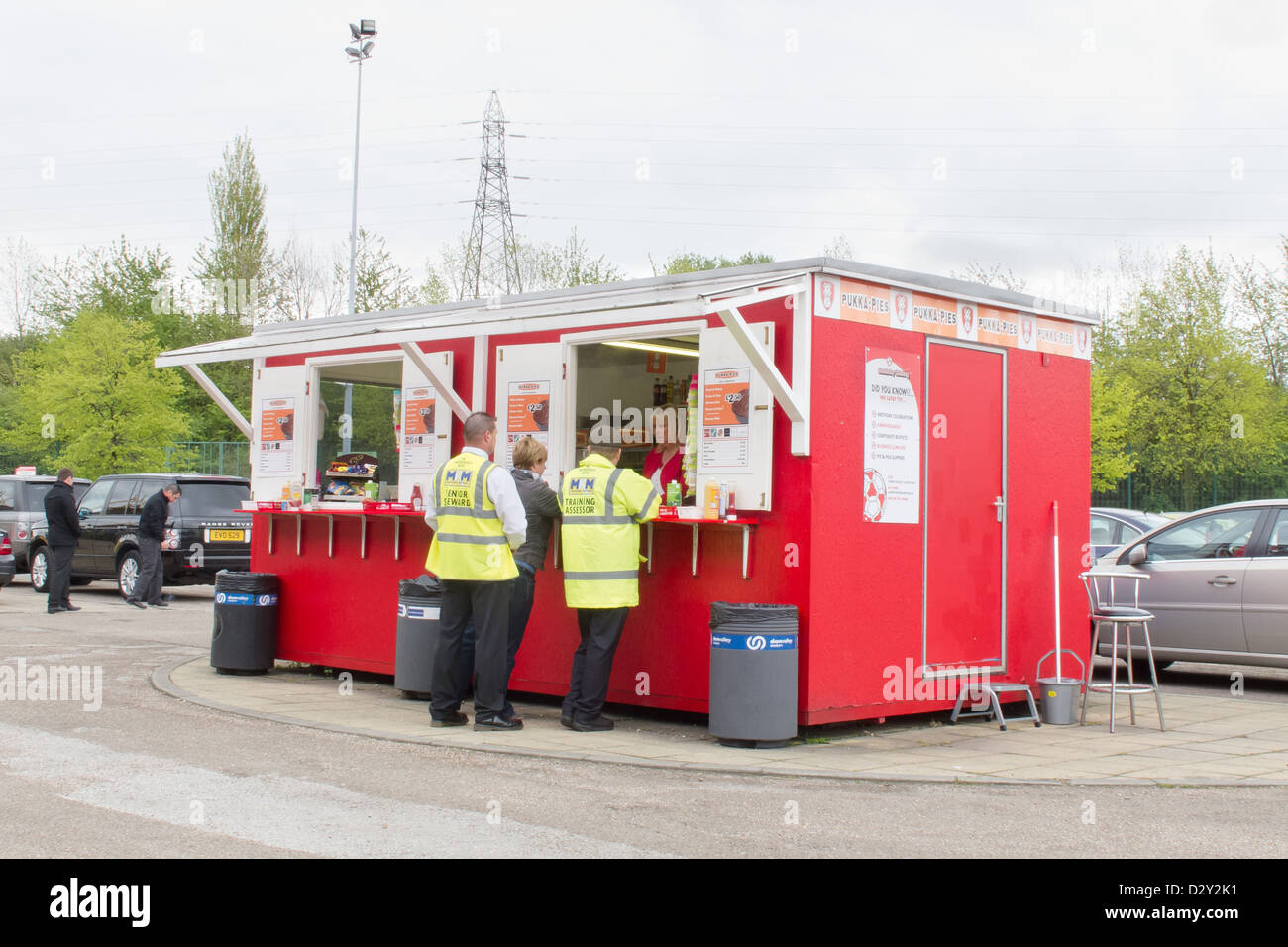 Don Valley Stadium Sheffield South Yorkshire, Inghilterra, Regno Unito - soccer fans in coda per cibo Foto Stock