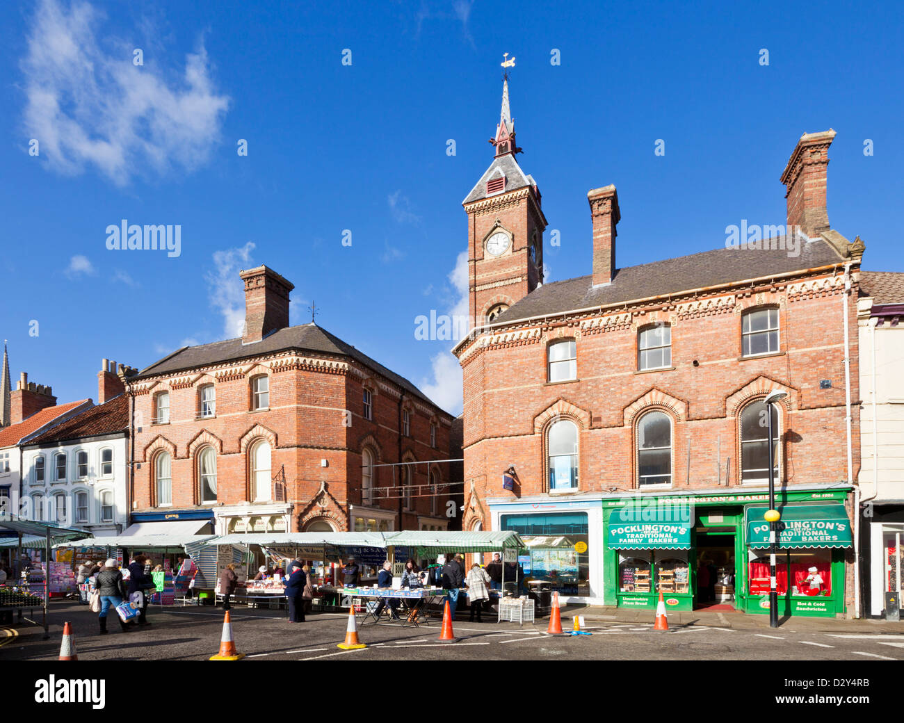 Giorno di mercato con frutta e verdura bancarelle del mercato Louth Lincolnshire England Regno Unito GB EU Europe Foto Stock