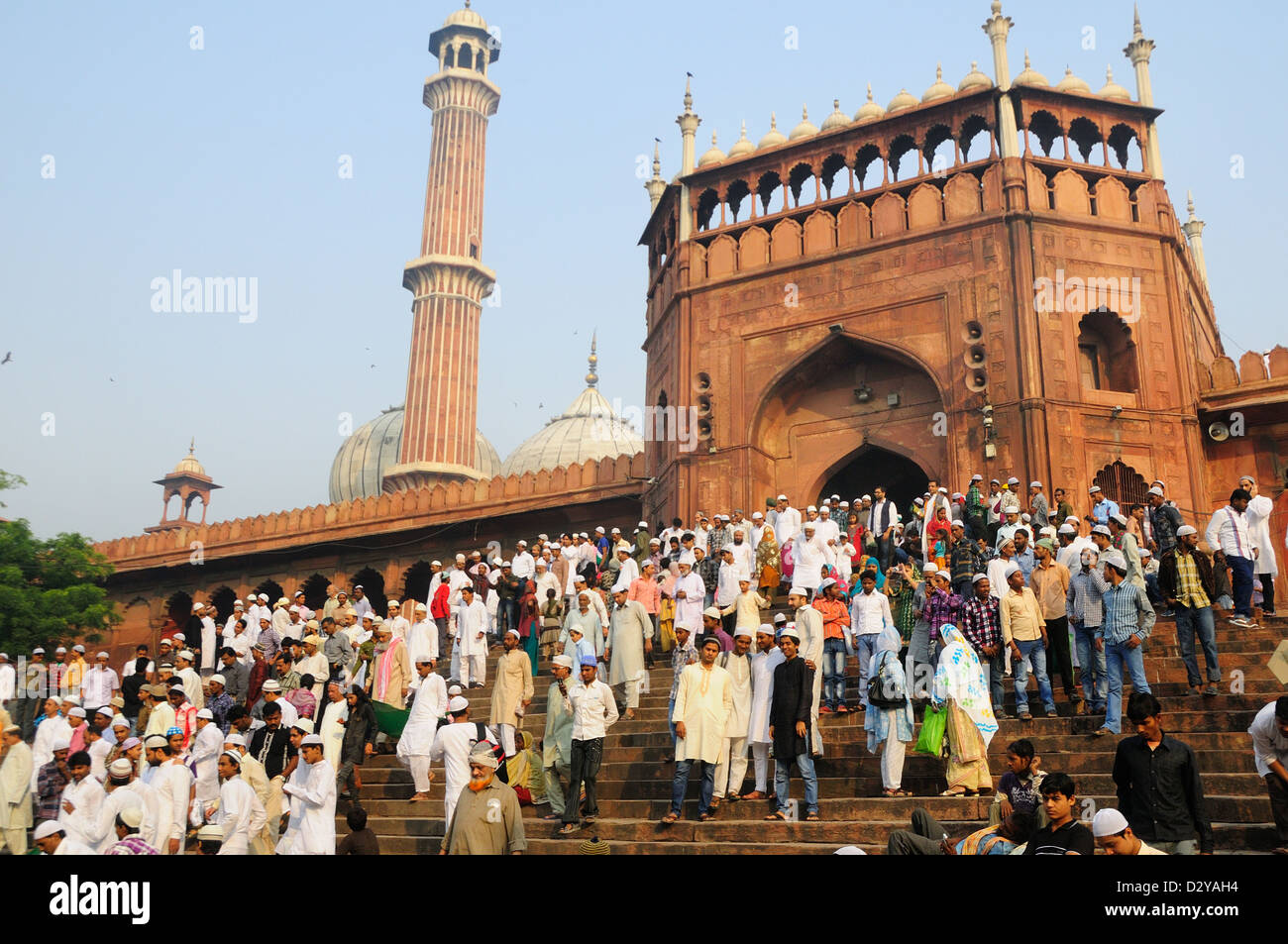 Presso l'entrata principale per la Jama Masjid l'ultimo giorno del mese del Ramadan nella Vecchia Delhi Foto Stock